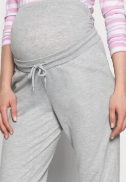 SLIM FIT JOGGERS - OVERBUMP - Jogginghose - Light Grey -Chic Fusion Verkauf 1598926c008d498a9b25da53bfb7bad5