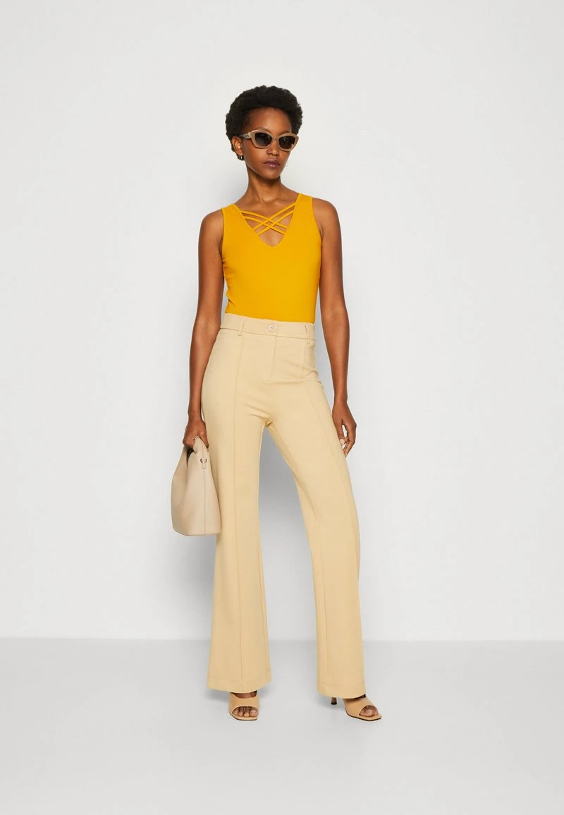 Anna Field Top - Dark Yellow 4 Anna Field Top - Dark Yellow – Bild 2