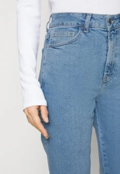 Jeans Slim Fit - Light Blue Denim 12 Jeans Slim Fit - Light Blue Denim -Chic Fusion Verkauf 4c1bcf1d3eb745ee908ebe67cd4bac5e