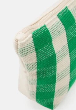 Anna Field Kosmetiktasche - Green 11 Anna Field Kosmetiktasche - Green -Chic Fusion Verkauf 4fc163bf30564120af410193f21d4e69