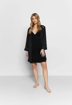 Anna Field HEIDI SHORT SLEEVES VISCOSE NIGHTDRESS - Nachthemd - Black 9 Anna Field HEIDI SHORT SLEEVES VISCOSE NIGHTDRESS - Nachthemd - Black -Chic Fusion Verkauf 60aba76ed96d4dedb01d4572714aef10