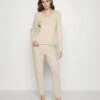 Anna Field Pyjama - Off-white -Chic Fusion Verkauf 7196bcd265194d36b884317d7fef07c6