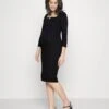 NOTCH NECKLINE MIDI DRESS - Jerseykleid - Black 1 NOTCH NECKLINE MIDI DRESS - Jerseykleid - Black -Chic Fusion Verkauf 745887bcaafc454abffcdfca4f151e44