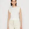 Anna Field T-Shirt Basic - Off-white 2 Anna Field T-Shirt Basic - Off-white -Chic Fusion Verkauf 75a5df61e76d4c1391ef89c27a5e3fe5