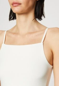 Anna Field Top - Off-white 13 Anna Field Top - Off-white -Chic Fusion Verkauf 80f7bb0dc88f4e4e843db3b70025a656