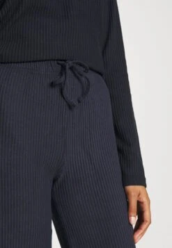 Anna Field RIB SLOUCH PJ SET - Nachtwäsche Set - Blue 12 Anna Field RIB SLOUCH PJ SET - Nachtwäsche Set - Blue -Chic Fusion Verkauf 88673e326a764a42a99ed710ca0c91f3