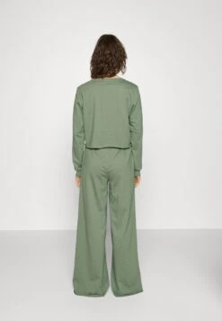 Anna Field Nachtwäsche Set - Khaki 10 Anna Field Nachtwäsche Set - Khaki -Chic Fusion Verkauf 8eaebd3ad0c54d2ca8b5c66614b78047