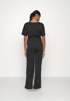 SHORT SLEEVE WRAP JUMPSUIT - Jumpsuit - Black 10 SHORT SLEEVE WRAP JUMPSUIT - Jumpsuit - Black -Chic Fusion Verkauf 916c9e2f7b054f20aa7ff4ca0c540e4f