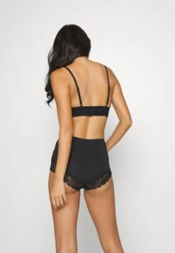 Anna Field 2PP GREER LACE BRALETTE - Triangel BH - Black 10 Anna Field 2PP GREER LACE BRALETTE - Triangel BH - Black -Chic Fusion Verkauf ac62f5d45e03408781e0412dcee67ae3