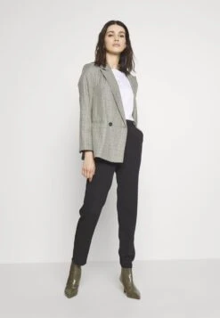 Anna Field T-Shirt Basic - White 9 Anna Field T-Shirt Basic - White -Chic Fusion Verkauf aed8562e402e4357ae995106fc209375