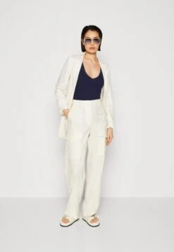 Anna Field Top - Dark Blue 9 Anna Field Top - Dark Blue -Chic Fusion Verkauf b4378ef7a4f24b59a4ef45acd902eedb