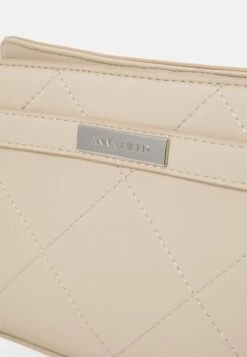 Anna Field Umhängetasche - Beige 12 Anna Field Umhängetasche - Beige -Chic Fusion Verkauf bbf1c9d737c343fd8bf49f9455c8dff8