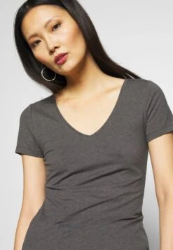 Anna Field 3 PACK - T-Shirt Basic - Black, White 12 Anna Field 3 PACK - T-Shirt Basic - Black, White -Chic Fusion Verkauf c7a6b2b345ee483ca979cbe4d3dc88bc