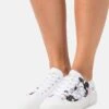 Anna Field DISNEY MICKEY MOUSE LOVE - Sneaker Low - White/black 2 Anna Field DISNEY MICKEY MOUSE LOVE - Sneaker Low - White/black -Chic Fusion Verkauf c8b620a67a6b4db397013b17f98aa1ca