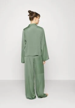 Anna Field Nachtwäsche Set - Khaki 10 Anna Field Nachtwäsche Set - Khaki -Chic Fusion Verkauf d99800aab6a04a76924dd171ae26b304