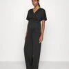 SHORT SLEEVE WRAP JUMPSUIT - Jumpsuit - Black 2 SHORT SLEEVE WRAP JUMPSUIT - Jumpsuit - Black -Chic Fusion Verkauf ecabbac561b94bf3ace118ad2fab6b52