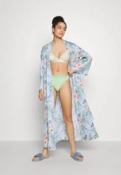 Anna Field FLORAL ROBE - Bademantel - Blue 9 Anna Field FLORAL ROBE - Bademantel - Blue -Chic Fusion Verkauf ef93f0e8de8740f5a895126b761d338d