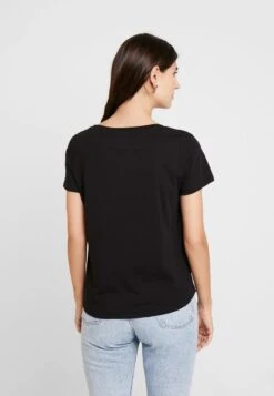 Anna Field T-Shirt Basic - Black 10 Anna Field T-Shirt Basic - Black -Chic Fusion Verkauf f8a5beeb9ee04b349c6151f22e85d189