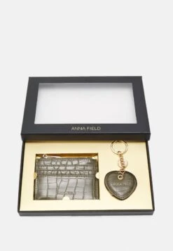 Anna Field SET - Geldbörse - Khaki 13 Anna Field SET - Geldbörse - Khaki -Chic Fusion Verkauf f9313a6a271b4c5faf985e4bf51b0283