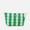 Anna Field Kosmetiktasche - Green 2 Anna Field Kosmetiktasche - Green -Chic Fusion Verkauf f93d85f0fa0145a69f980a18285fc6ac 1